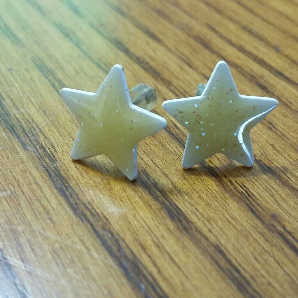 Star stud earrings